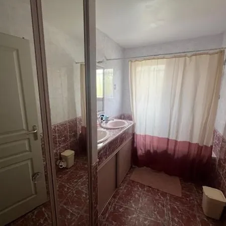 11 M2 Privee Et Calme A 住宿加早餐酒店